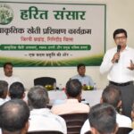 Rajeev Singh, Founder of Sansar Green, addressing hundreds of farmers during the Harit Sansar Natural Farming Training Programme at Birni Block, Giridih, Jharkhand, while promoting natural farming, environmental conservation, and distributing 700 mango saplings.