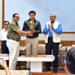 Vice Chancellor Prof. Dr. M. K. Singh presenting a bouquet to Rajeev Singh, Founder and Managing Director of Sansar Green, during the First Convocation of Babu Dinesh Singh University, Garhwa.